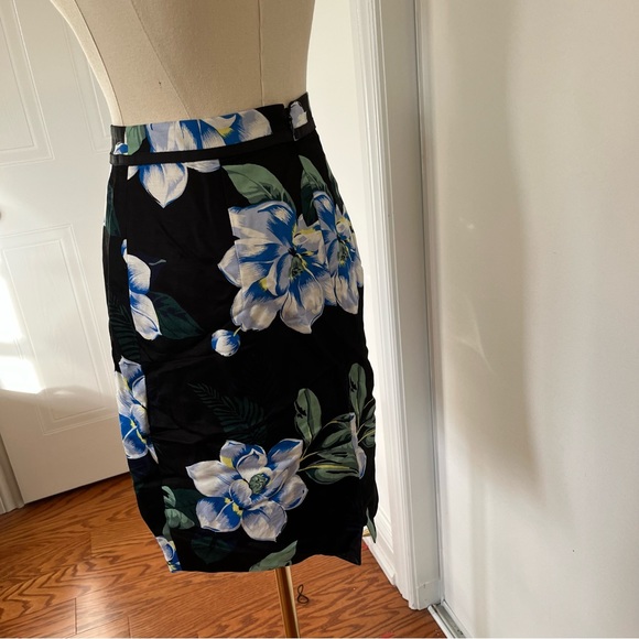 Banana Republic Pencil Skirt Floral Flower Size 0 Fits XS-S Black Green White - Picture 6 of 10